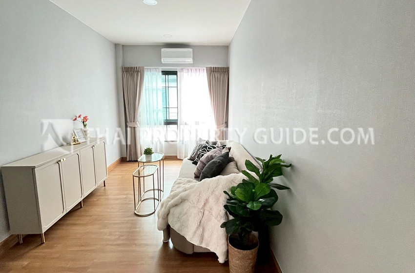 House with Shared Pool in Bangnatrad 